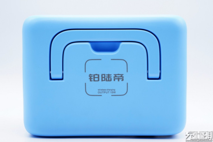 多功能便攜儲(chǔ)能電源無(wú)線(xiàn)充電